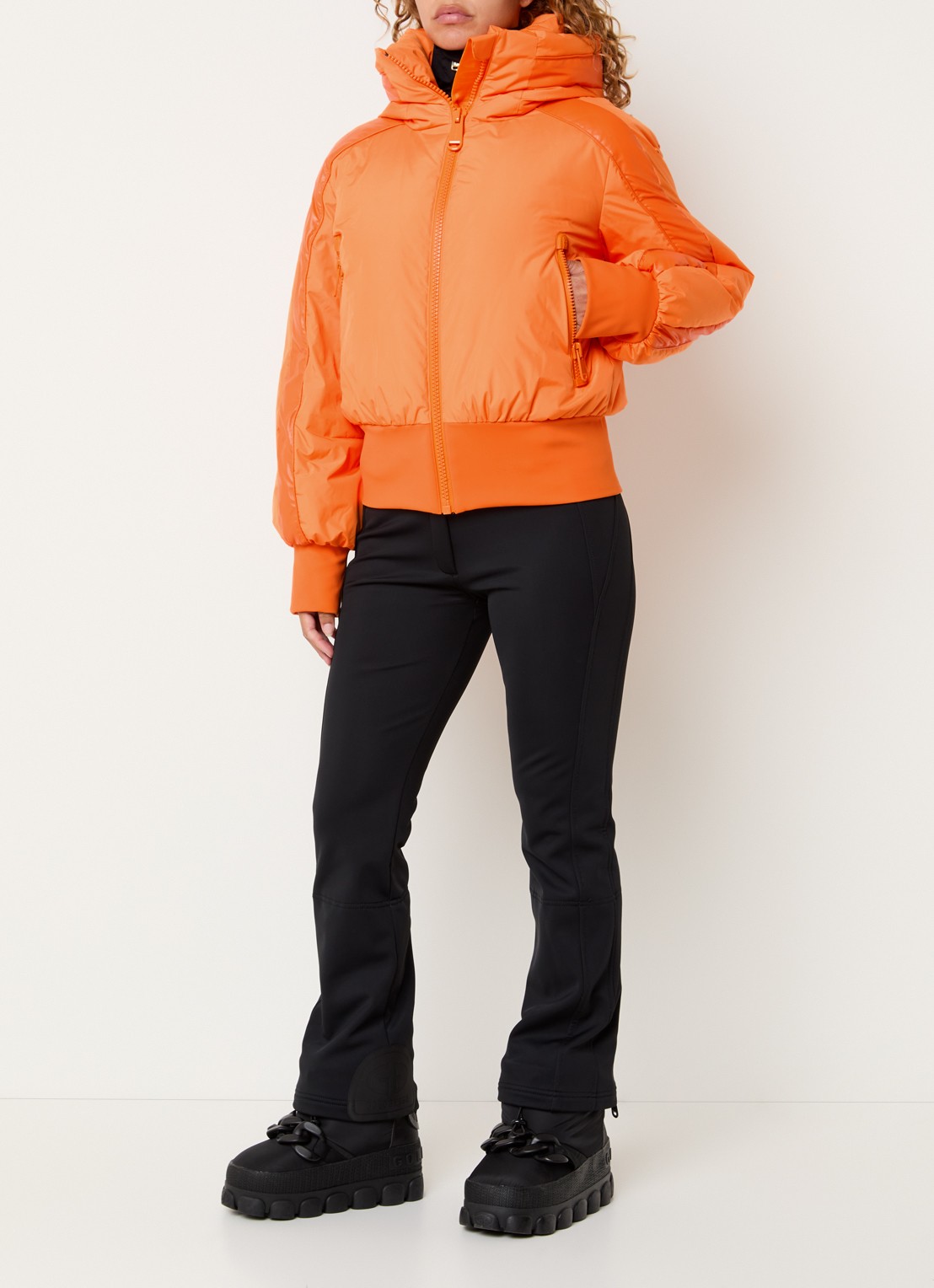 Goldbergh Volare ski-jas met capuchon en ritszakken - voorkant 3 oranje