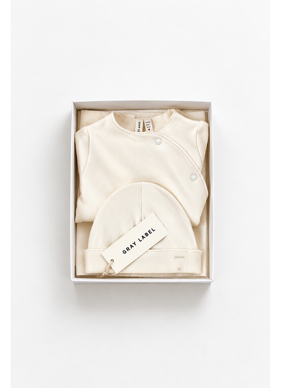 Gray Label Babypak en muts in giftset - voorkant ivoor