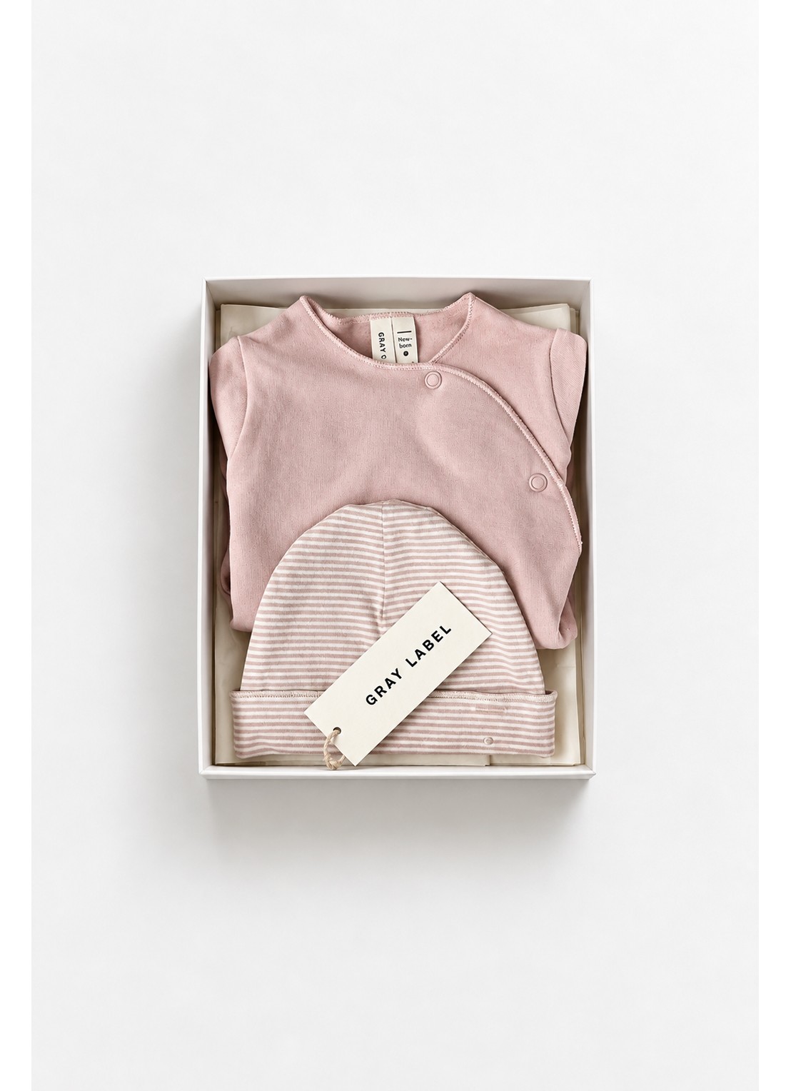 Gray Label Babypak en muts in giftset - voorkant lichtroze