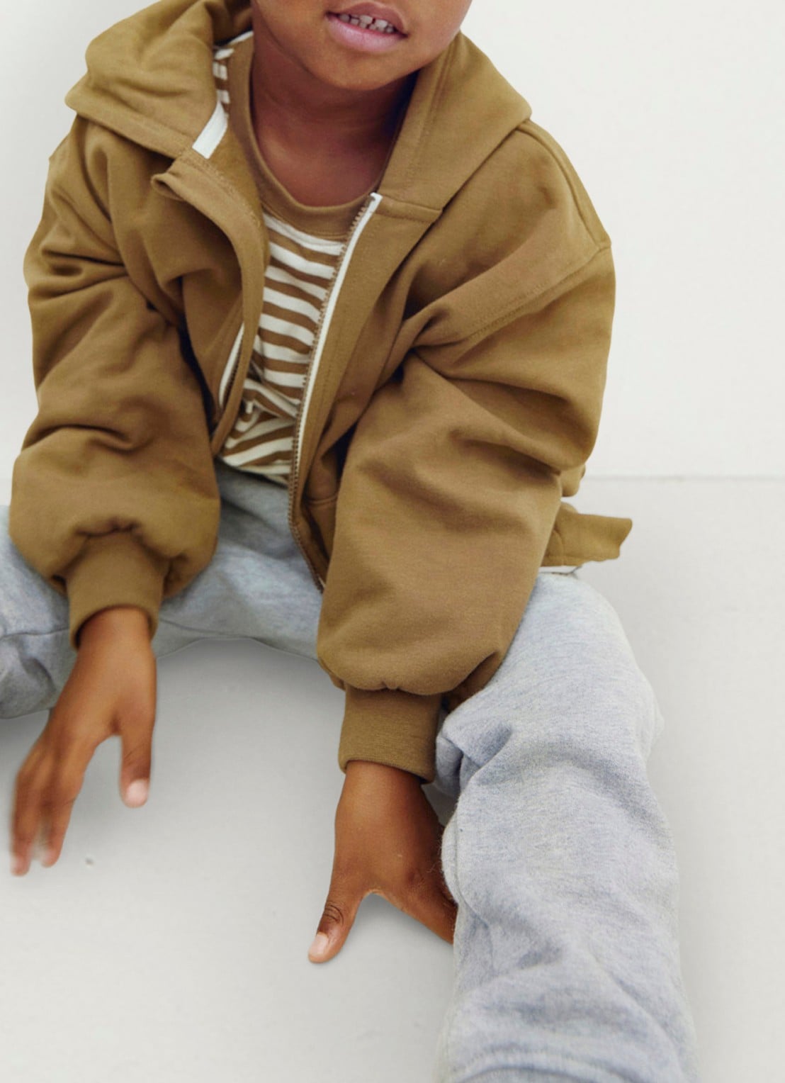Gray Label Sweatvest met stretch - voorkant 2 lichtbruin