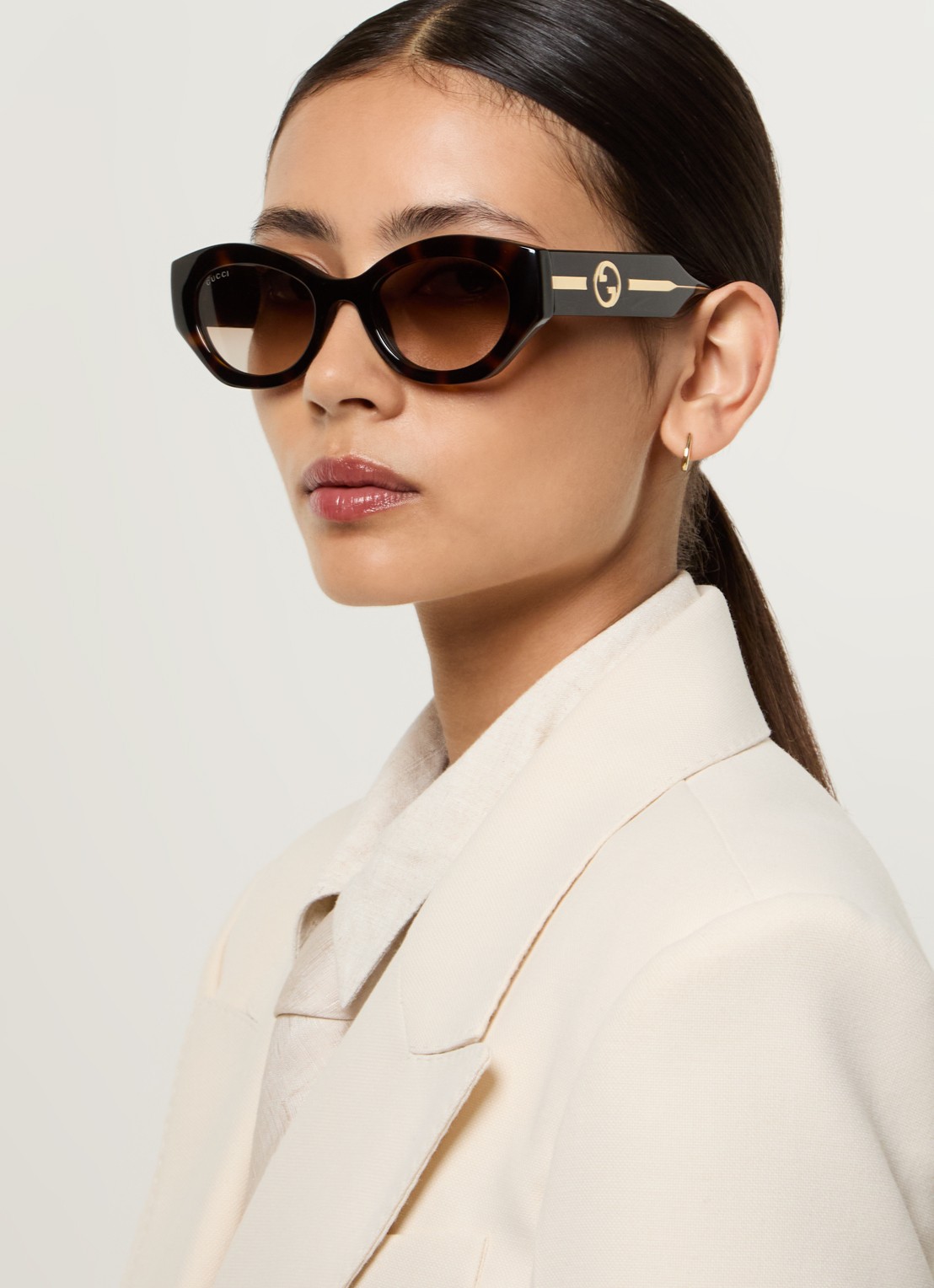 Gucci  Cat Eye zonnebril GG1553S - voorkant 2 hazelnootbruin