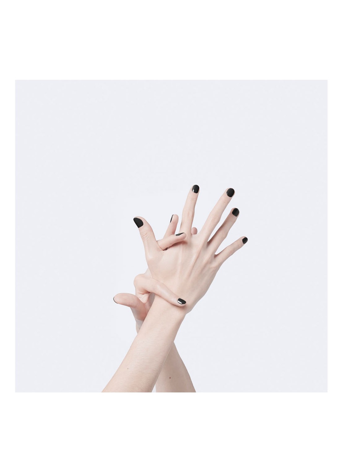 Gucci Vernis à Ongles - nagellak - detail 4 700 crystal black