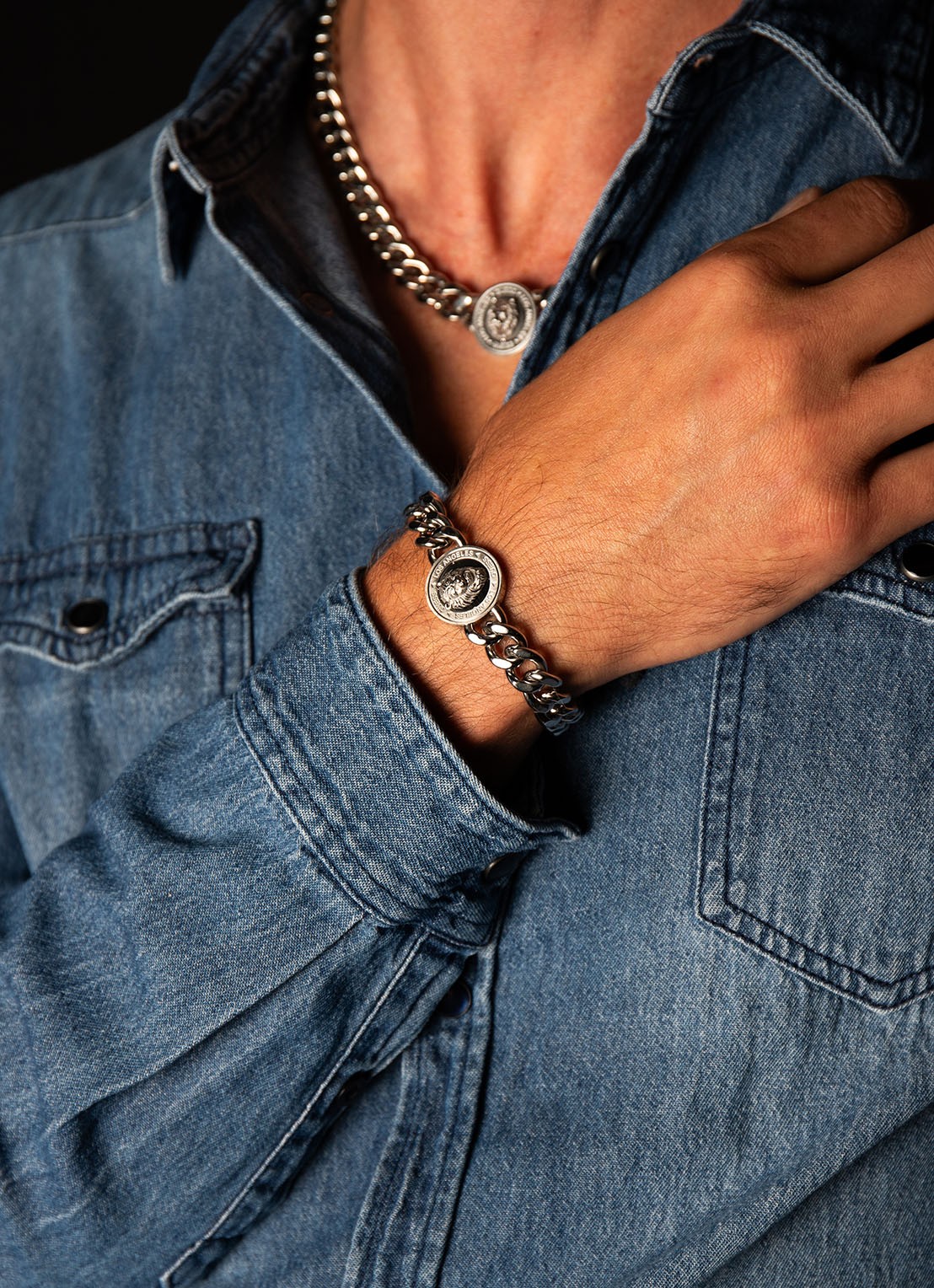 GUESS Armband met logo JUMB01314JWSTBKS - voorkant 2 zilver