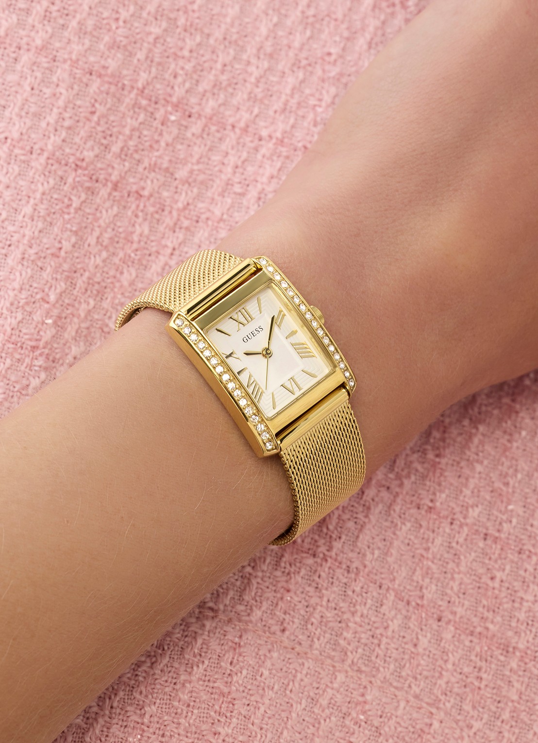 GUESS Bonnet horloge GW0997L2 - detail goud