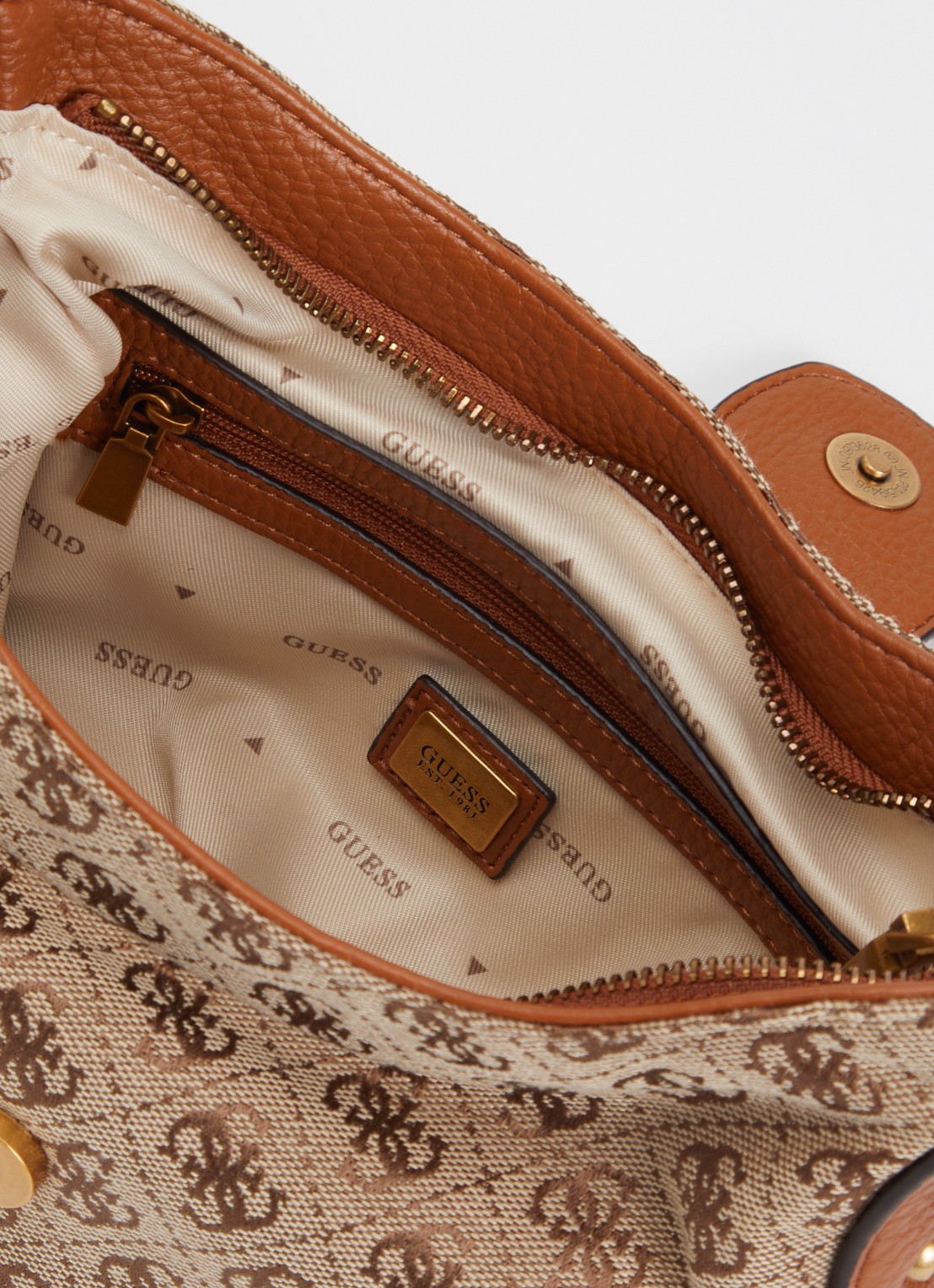 GUESS Camden Mini schoudertas met logoprint - detail 3 beige