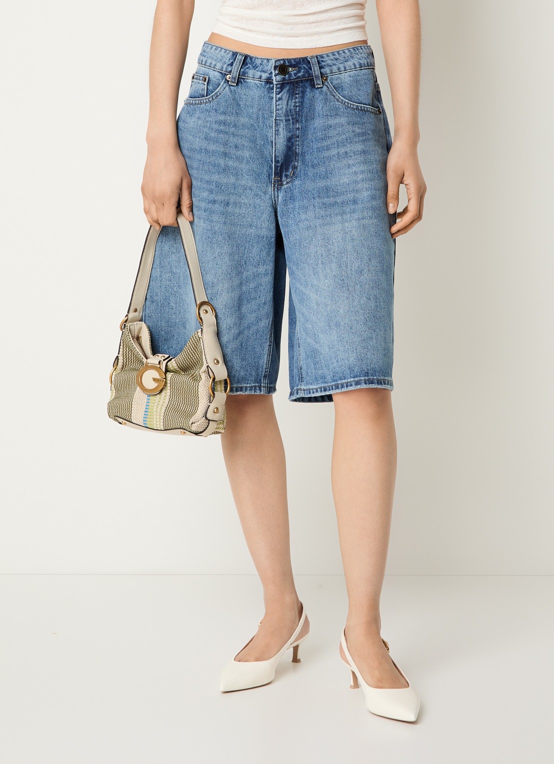 GUESS Camden Mini schoudertas met streepprint - voorkant 3 olijfgroen