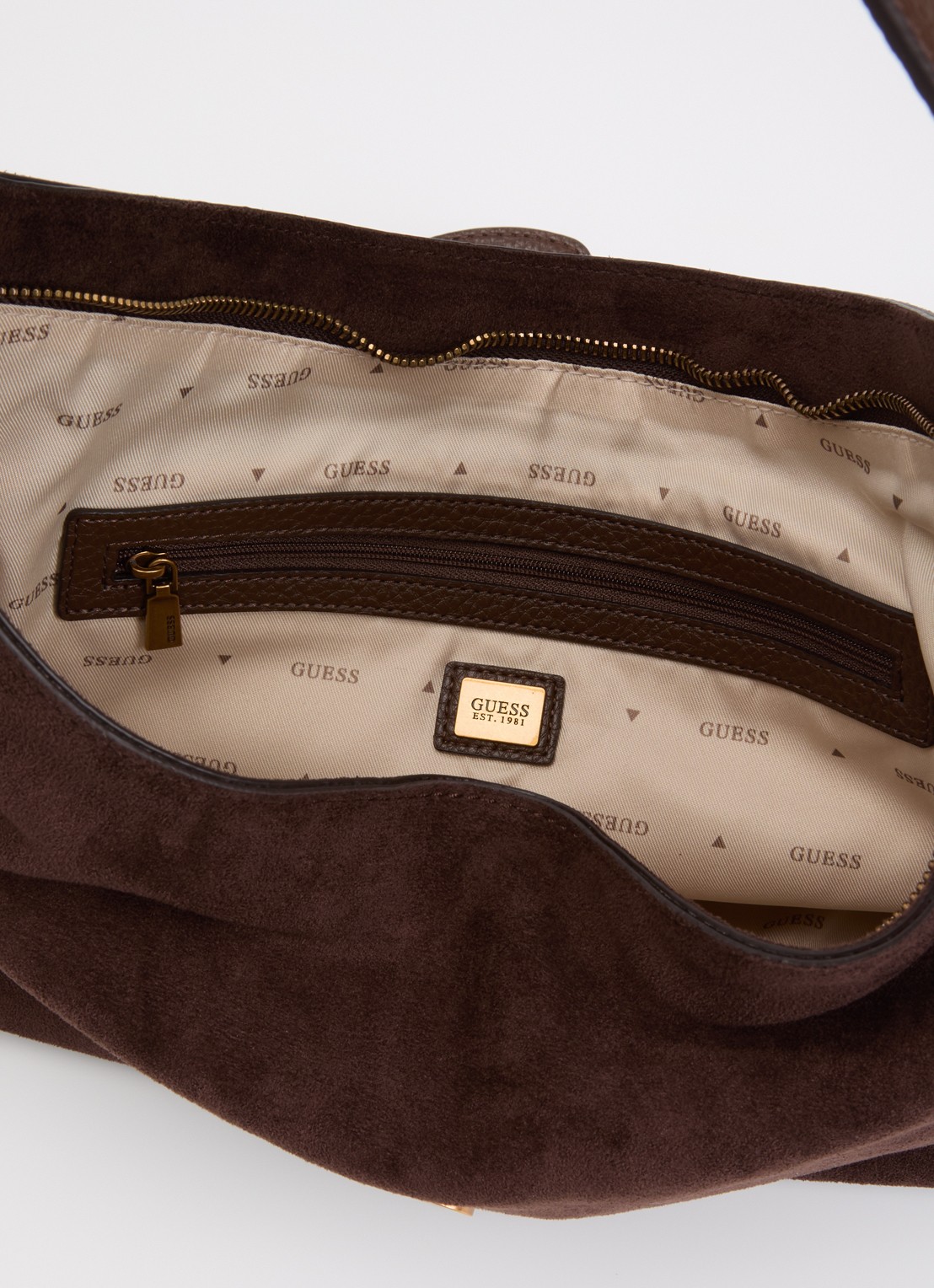 GUESS Camden schoudertas met logo - detail chocoladebruin