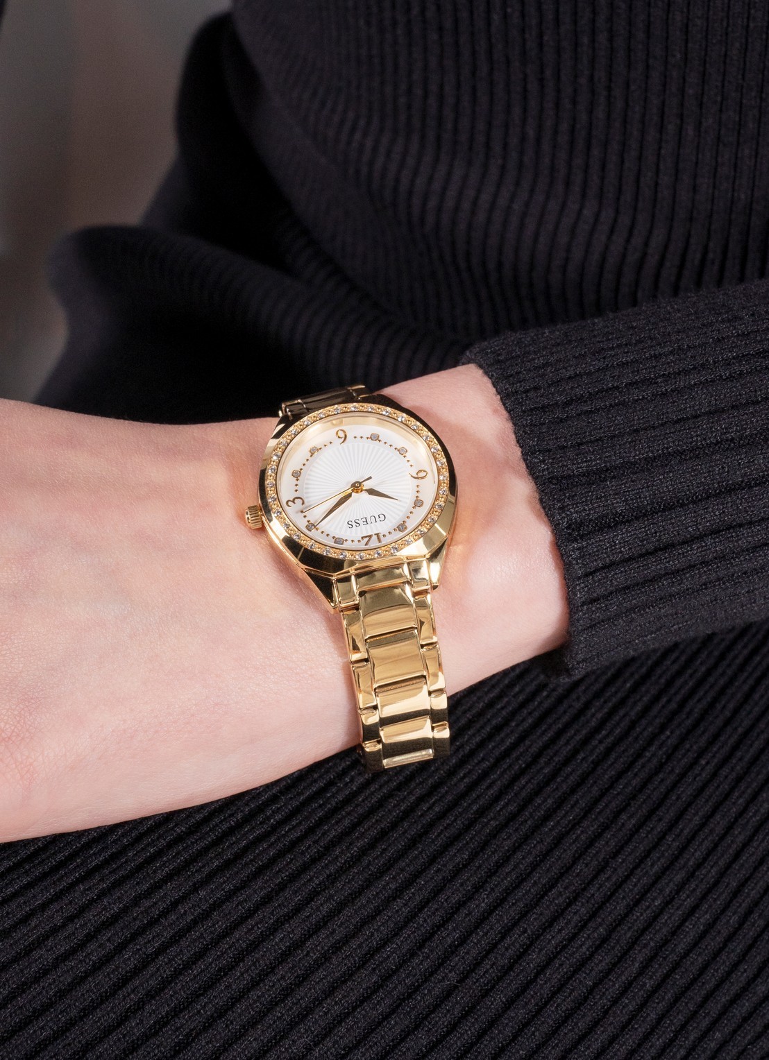 GUESS Charlotte horloge GW0767L2 - detail 3 goud