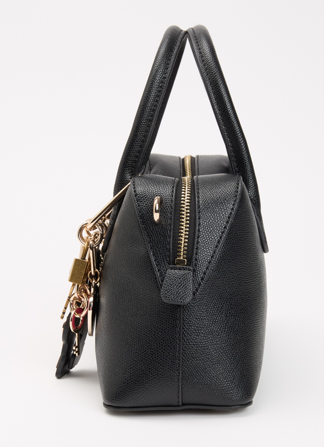 GUESS Davina Charms handtas met afneembare schouderriem en tasbedel - detail 6 zwart