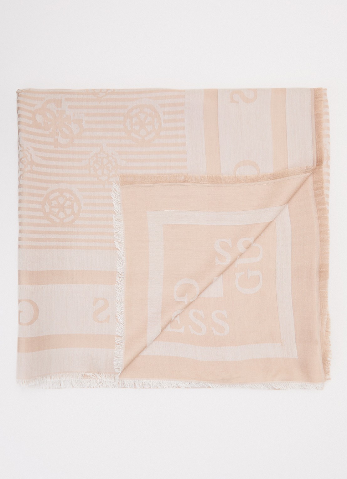 GUESS Ella Kefiah sjaal met logo 130 x 130 cm  - voorkant beige