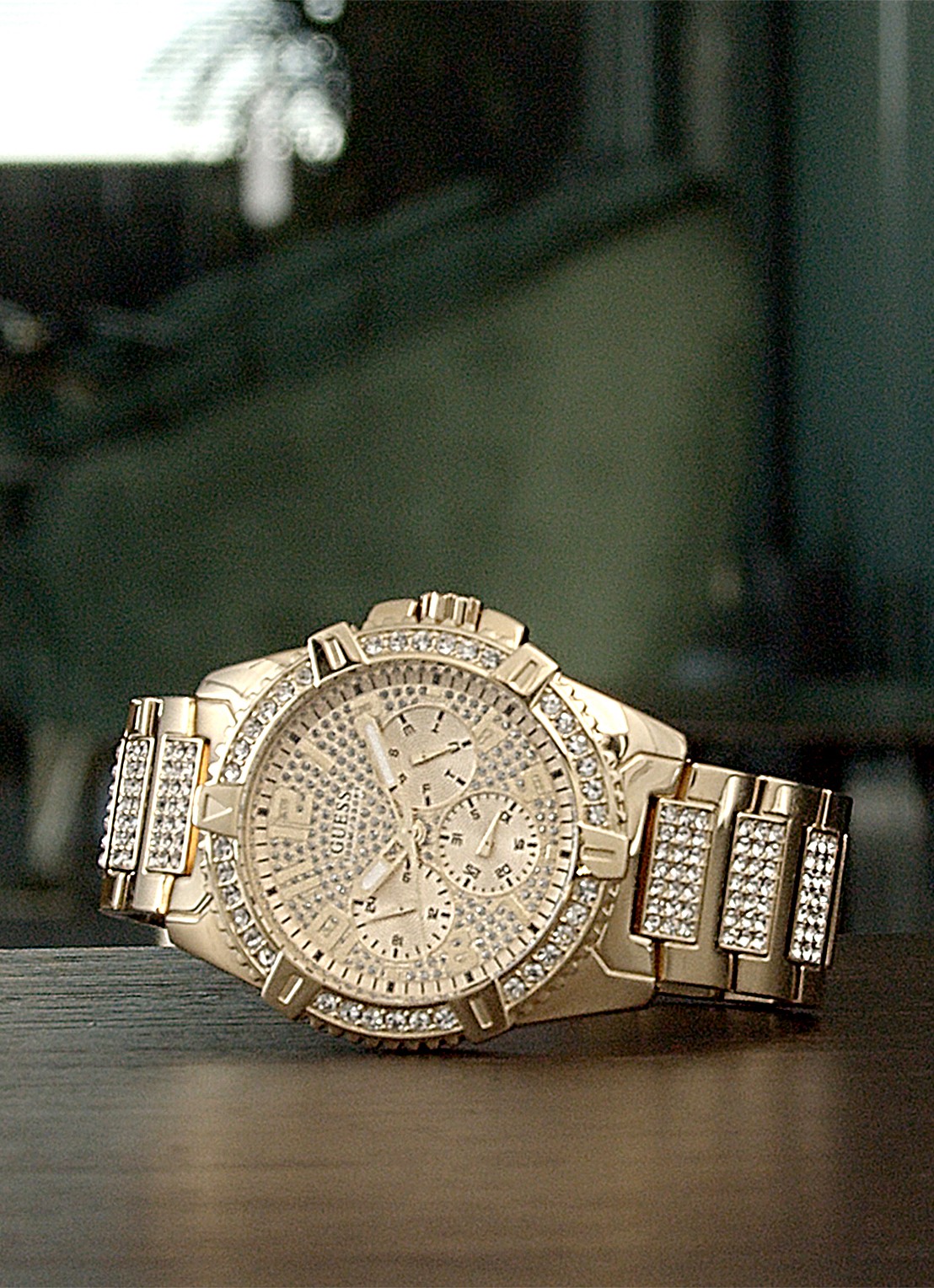 GUESS Frontier Sport Steel horloge W0799G2 - detail 2 goud