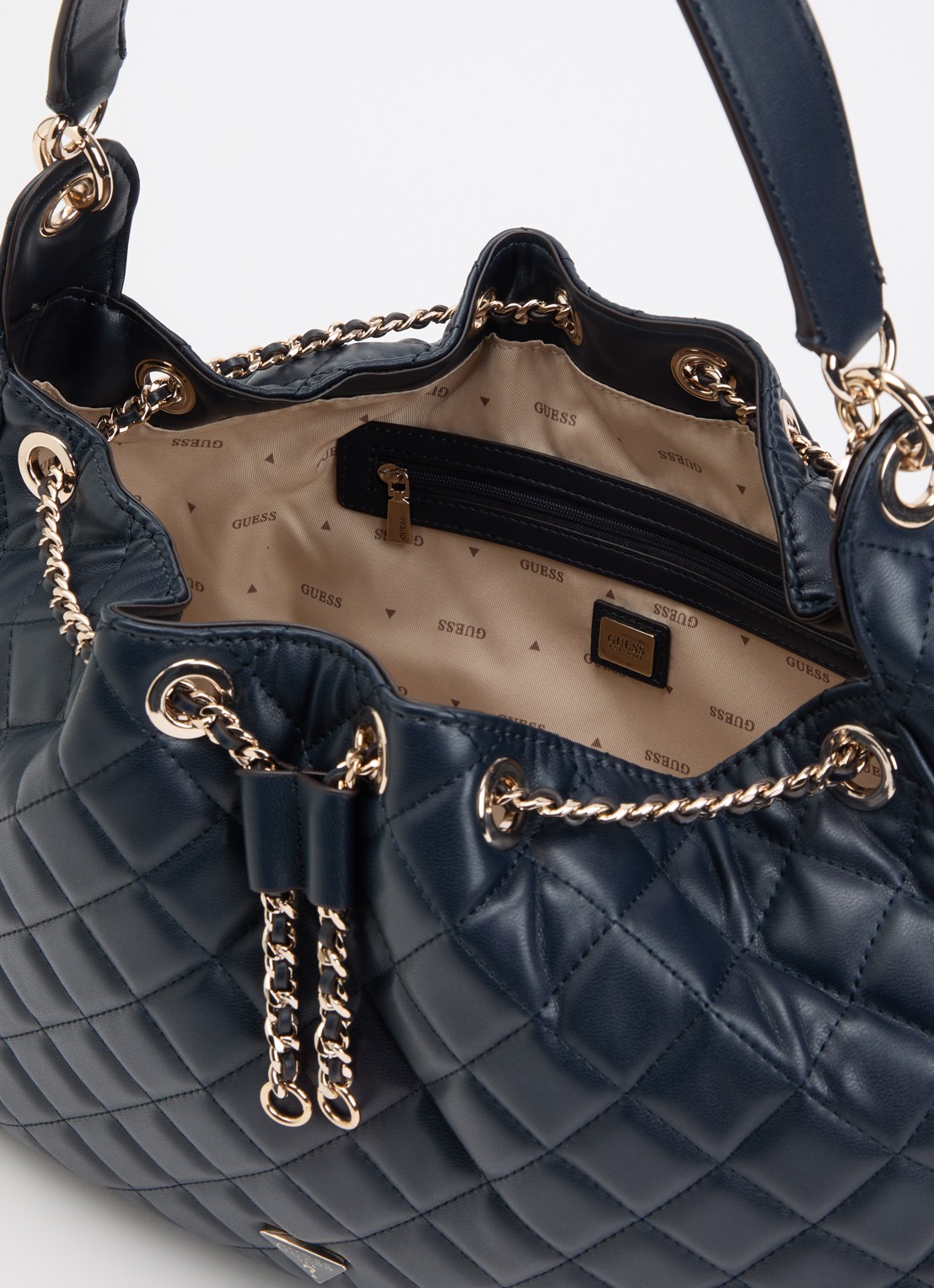 GUESS Juliet schoudertas met quilt patroon - detail 3 donkerblauw