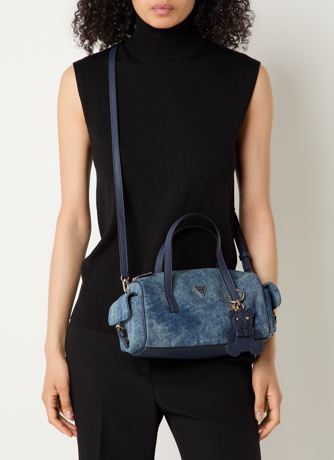 GUESS Kassie handtas van denim met tasbedel en afneembare schouderriem  - voorkant 3 indigo