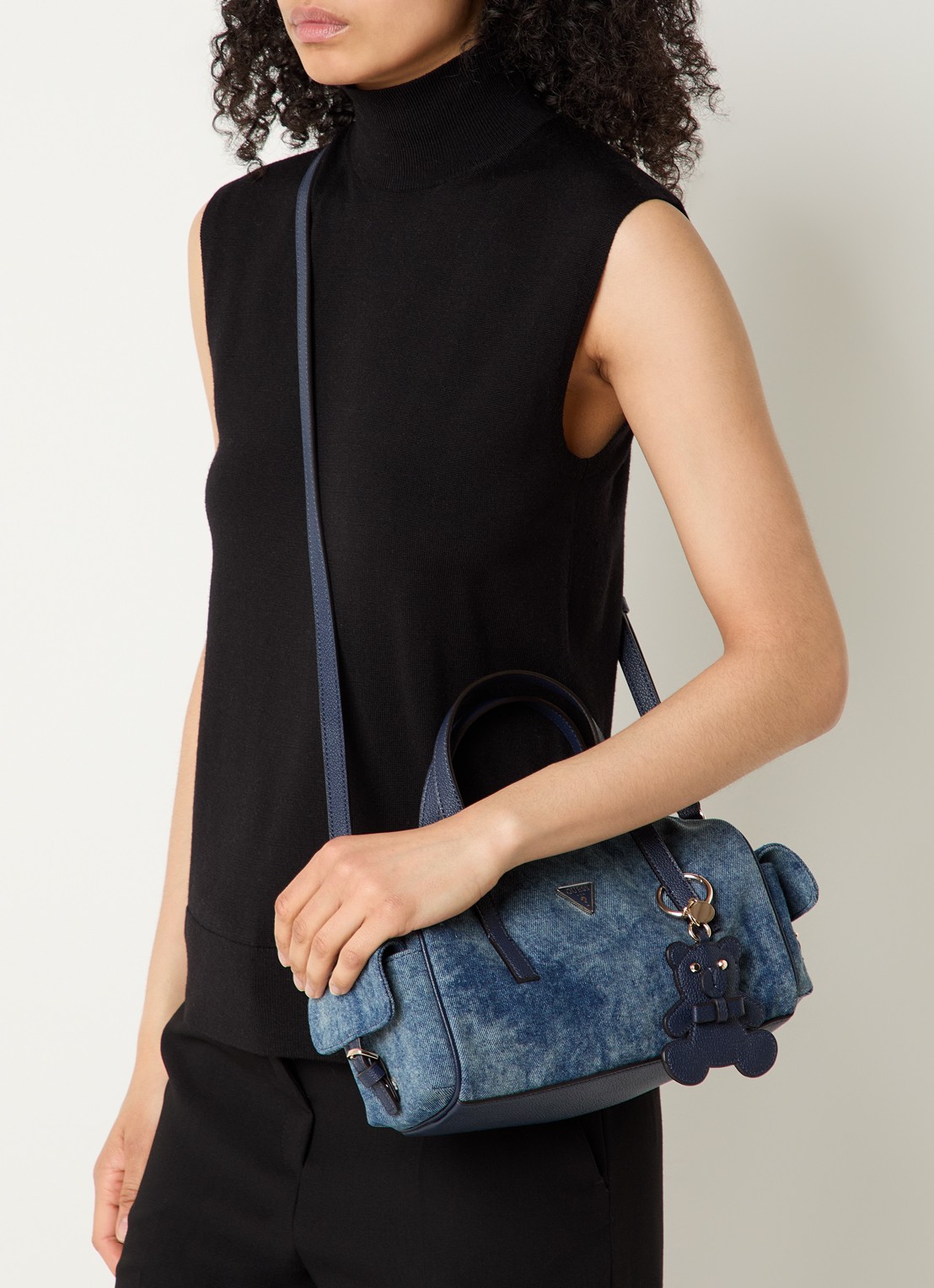 GUESS Kassie handtas van denim met tasbedel en afneembare schouderriem  - voorkant 4 indigo