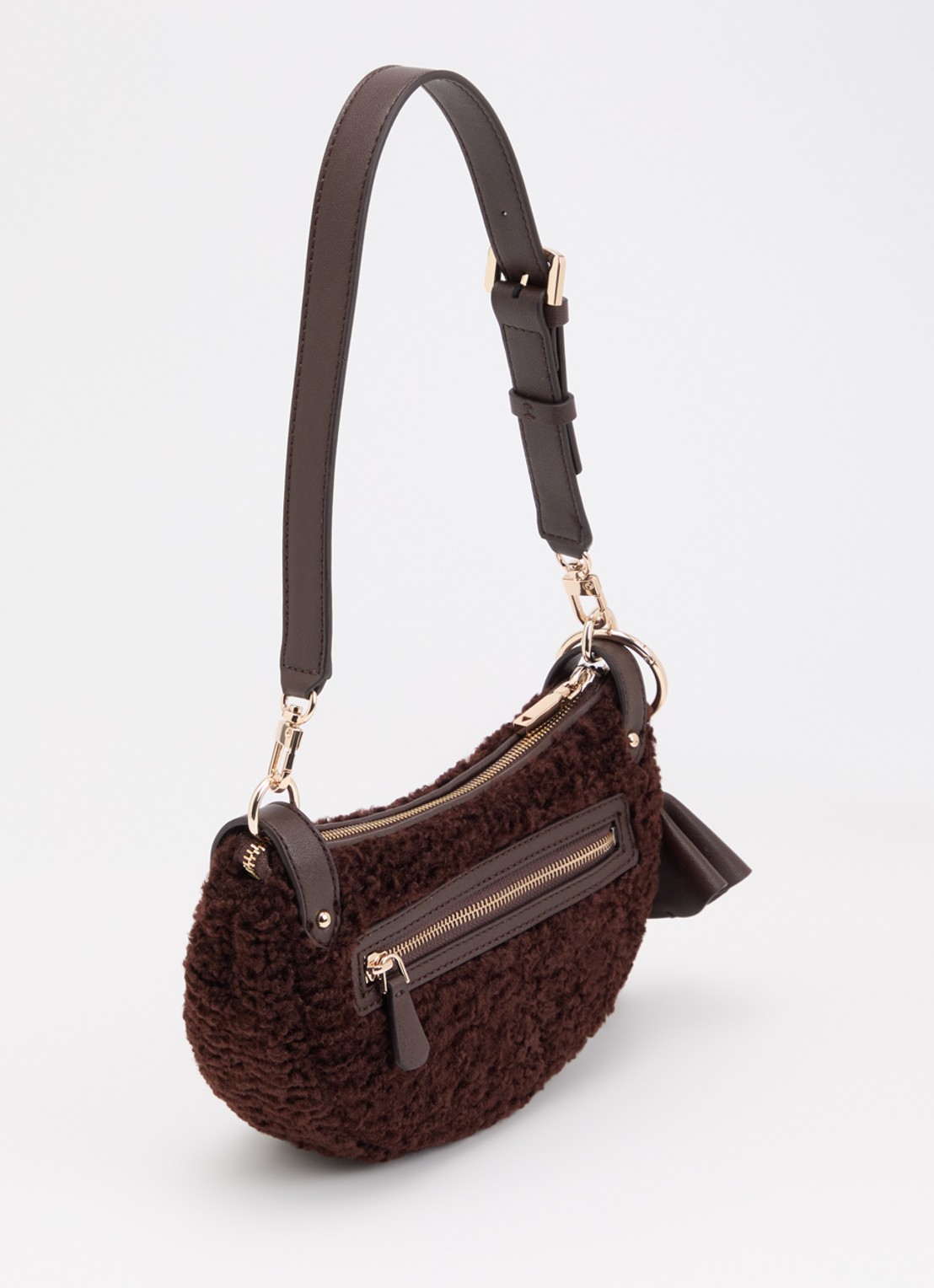 GUESS Katie schoudertas van teddy met afneembare schouderriem - achterkant 2 donkerbruin