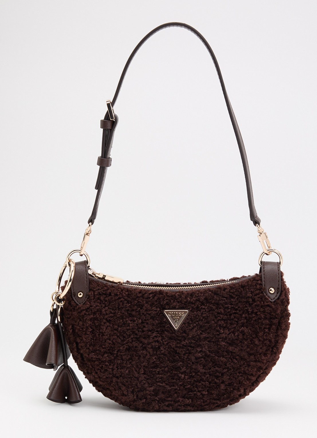 GUESS Katie schoudertas van teddy met afneembare schouderriem - voorkant donkerbruin