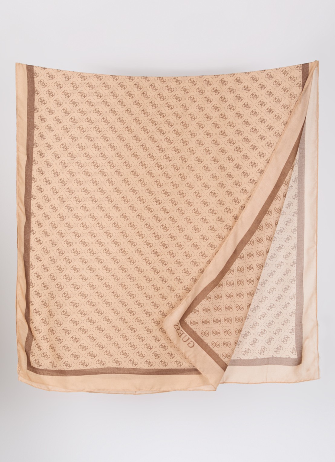 GUESS Katya sjaal met logoprint 180 x 90 cm - detail 2 camel