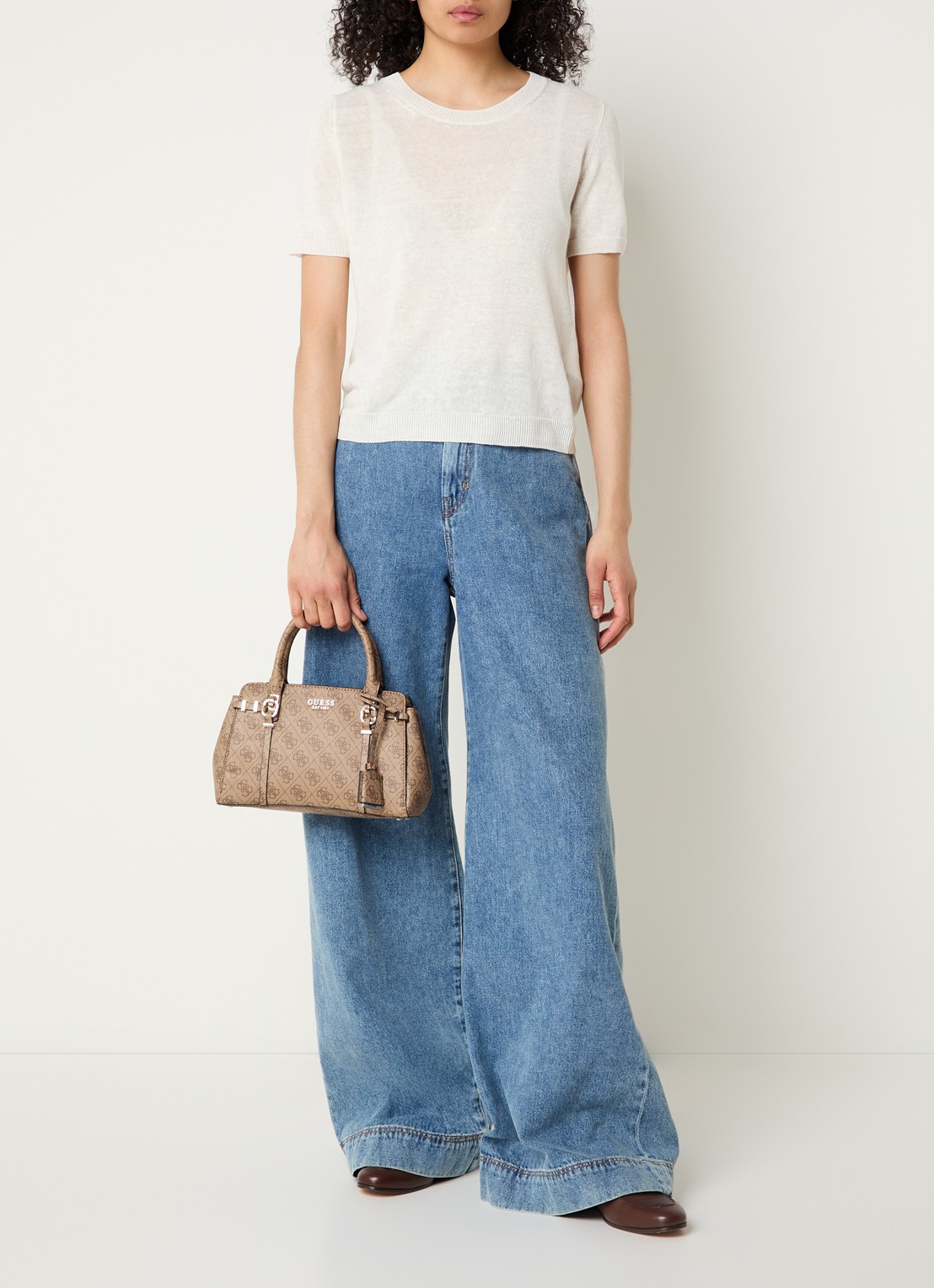 GUESS Leona Logo crossbodytas met logoprint en afneembare schouderriem  - voorkant 7 bruin