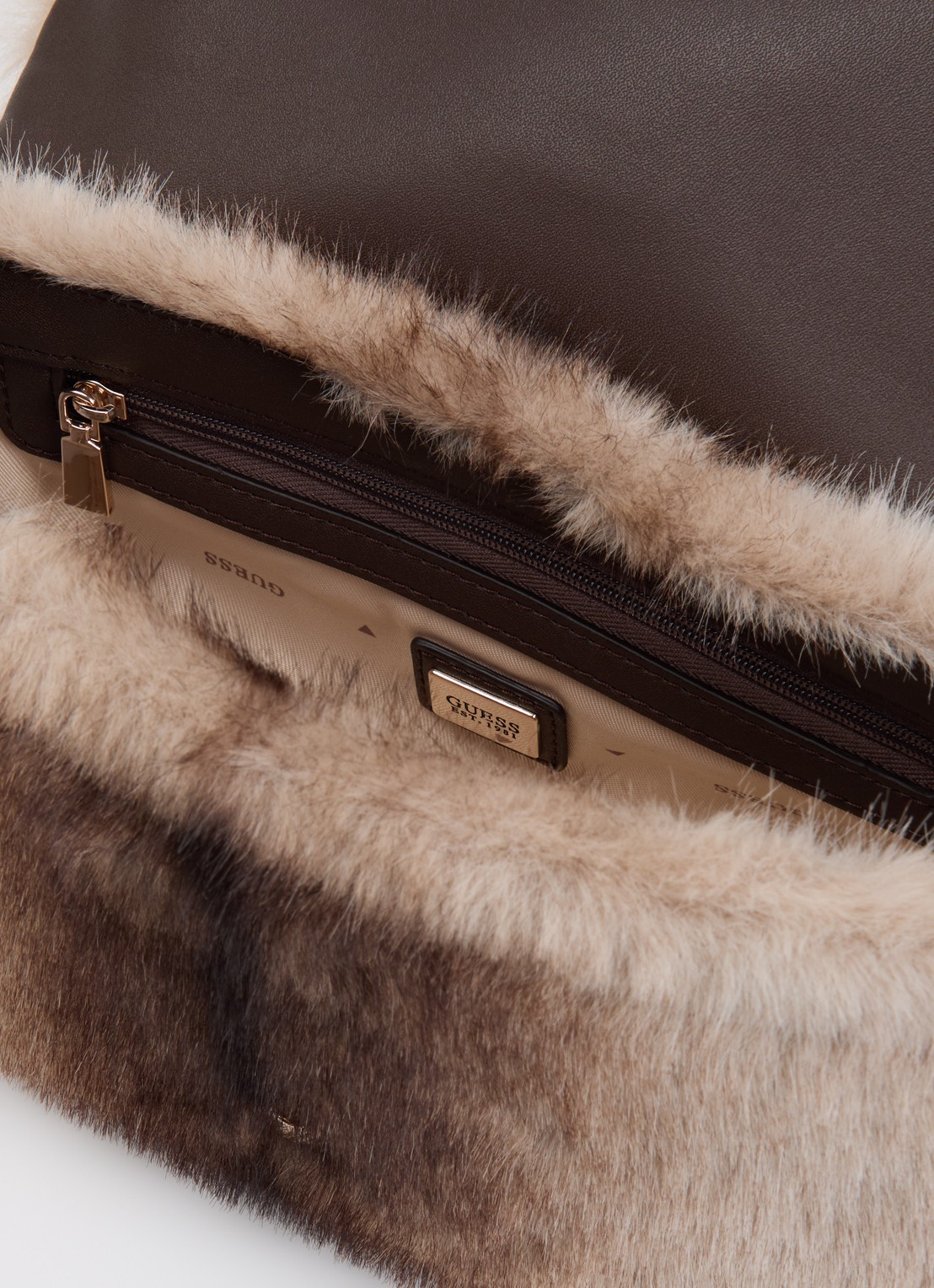 GUESS Mavis schoudertas van teddy - detail 2 beige