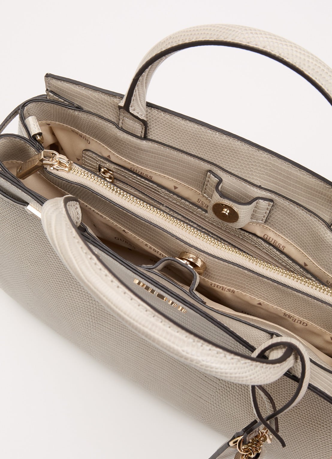 GUESS Melinda handtas met crocostructuur en afneembare schouderriem - detail 4 donkerbeige