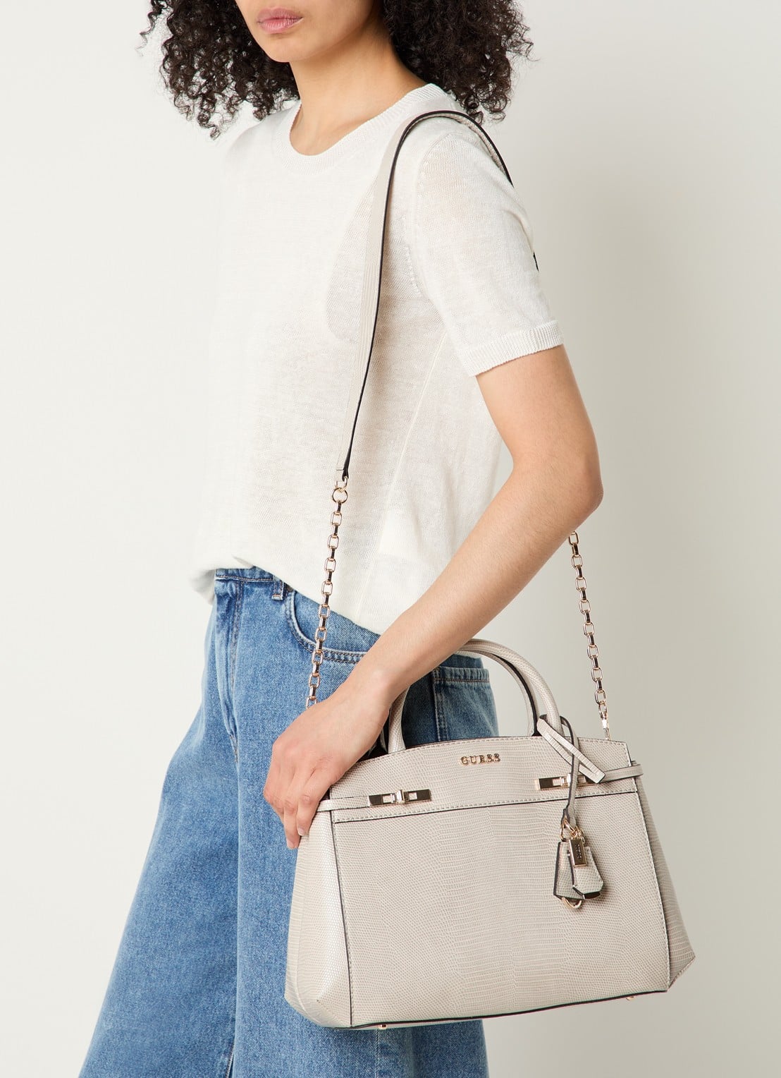 GUESS Melinda handtas met crocostructuur en afneembare schouderriem - voorkant 2 donkerbeige