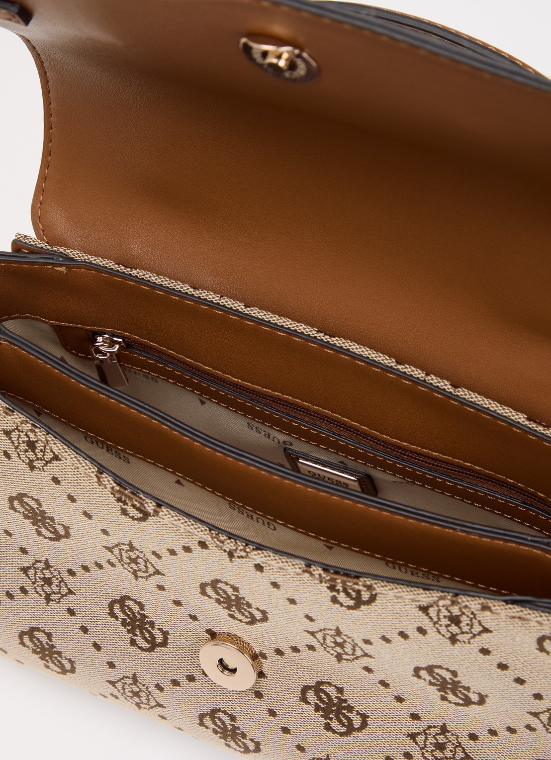 GUESS Melinda Logo handtas met logoprint en afneembare schouderriem  - detail 2 bruin