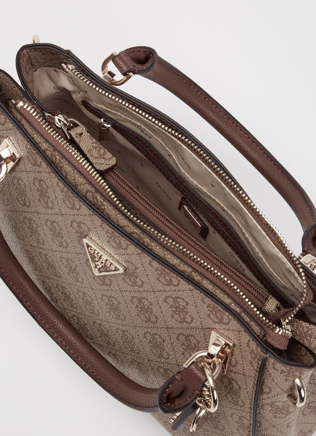 GUESS Noelle II handtas met logoprint en afneembare schouderriem - detail donkerbeige