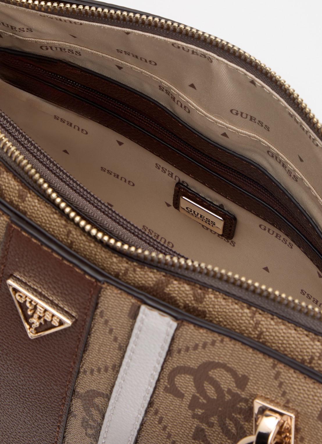 GUESS Noelle II handtas met logoprint en afneembare schouderriem - detail lichtbruin
