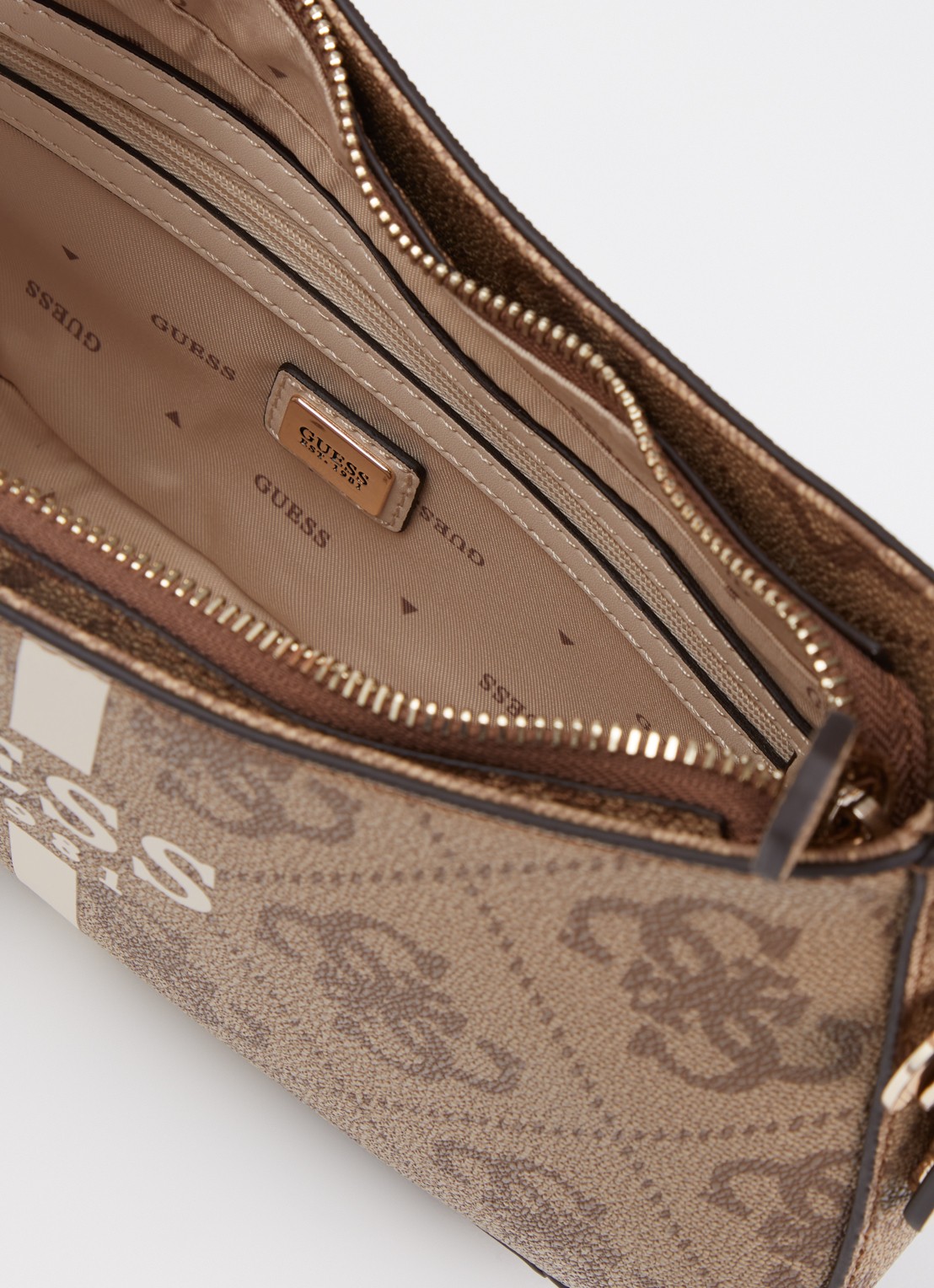 GUESS Noelle ll schoudertas met logoprint en afneembare schouderriem - detail 2 lichtbruin