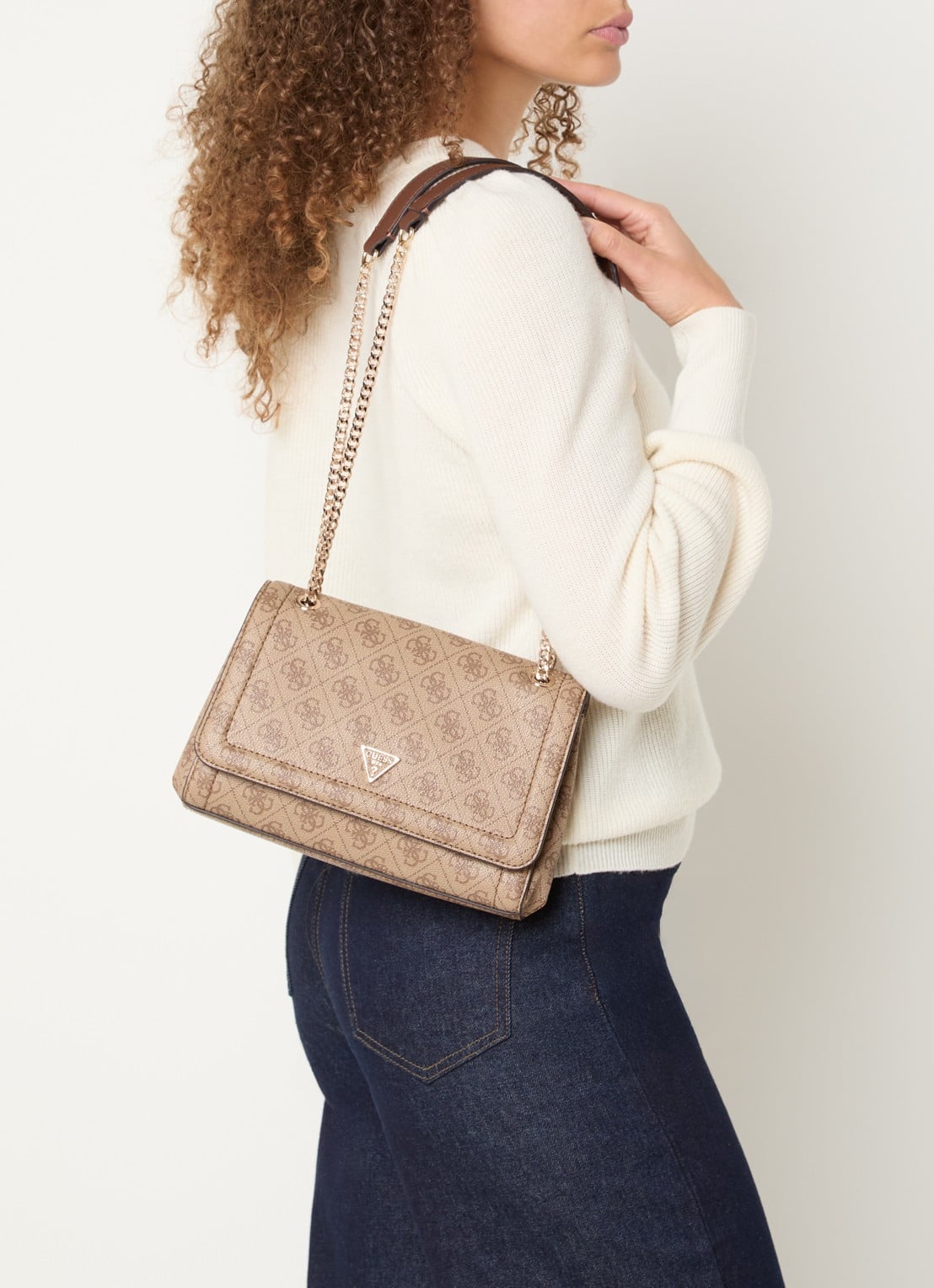 GUESS Noelle schoudertas met logoprint - voorkant 4 beige