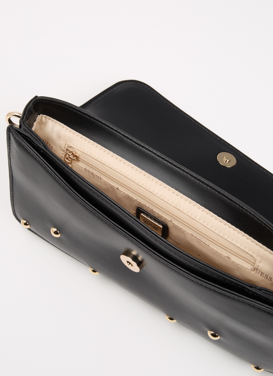 GUESS Sadie clutch met afneembare schouderriem en studs - detail 4 zwart