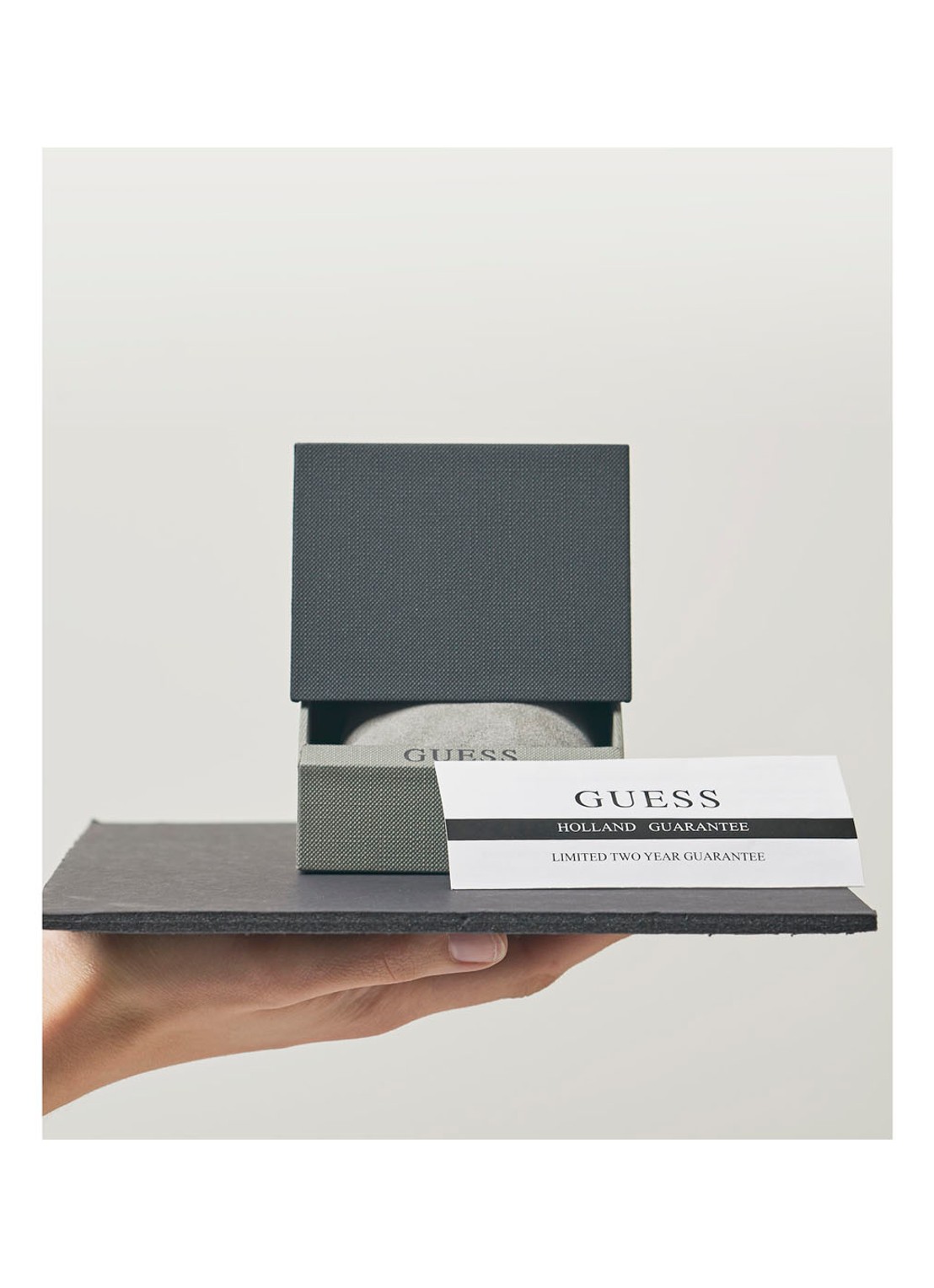 GUESS Solar horloge W1070L2 - detail 6 goud