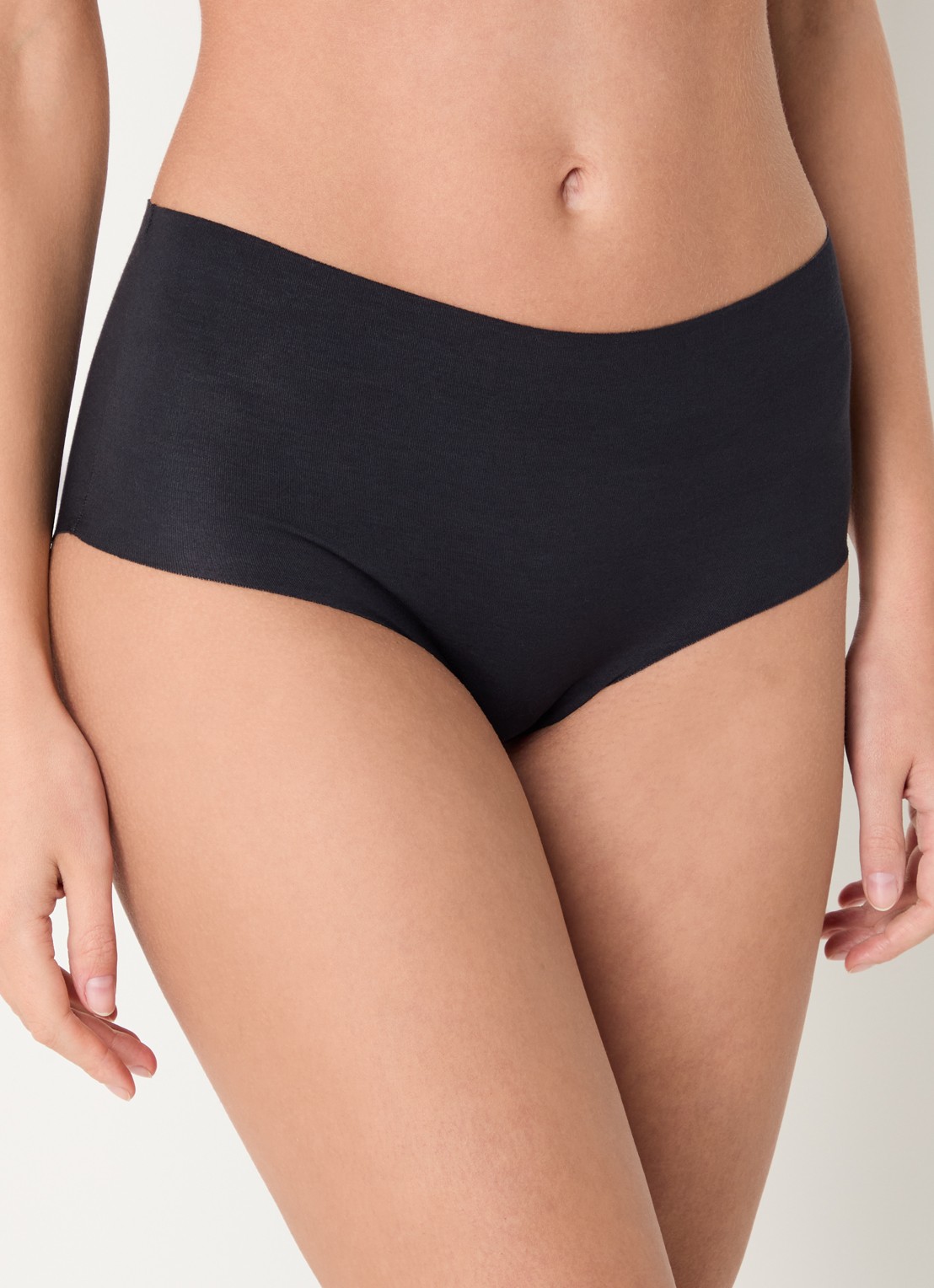 Hanro High waisted naadloze slip - detail 2 zwart
