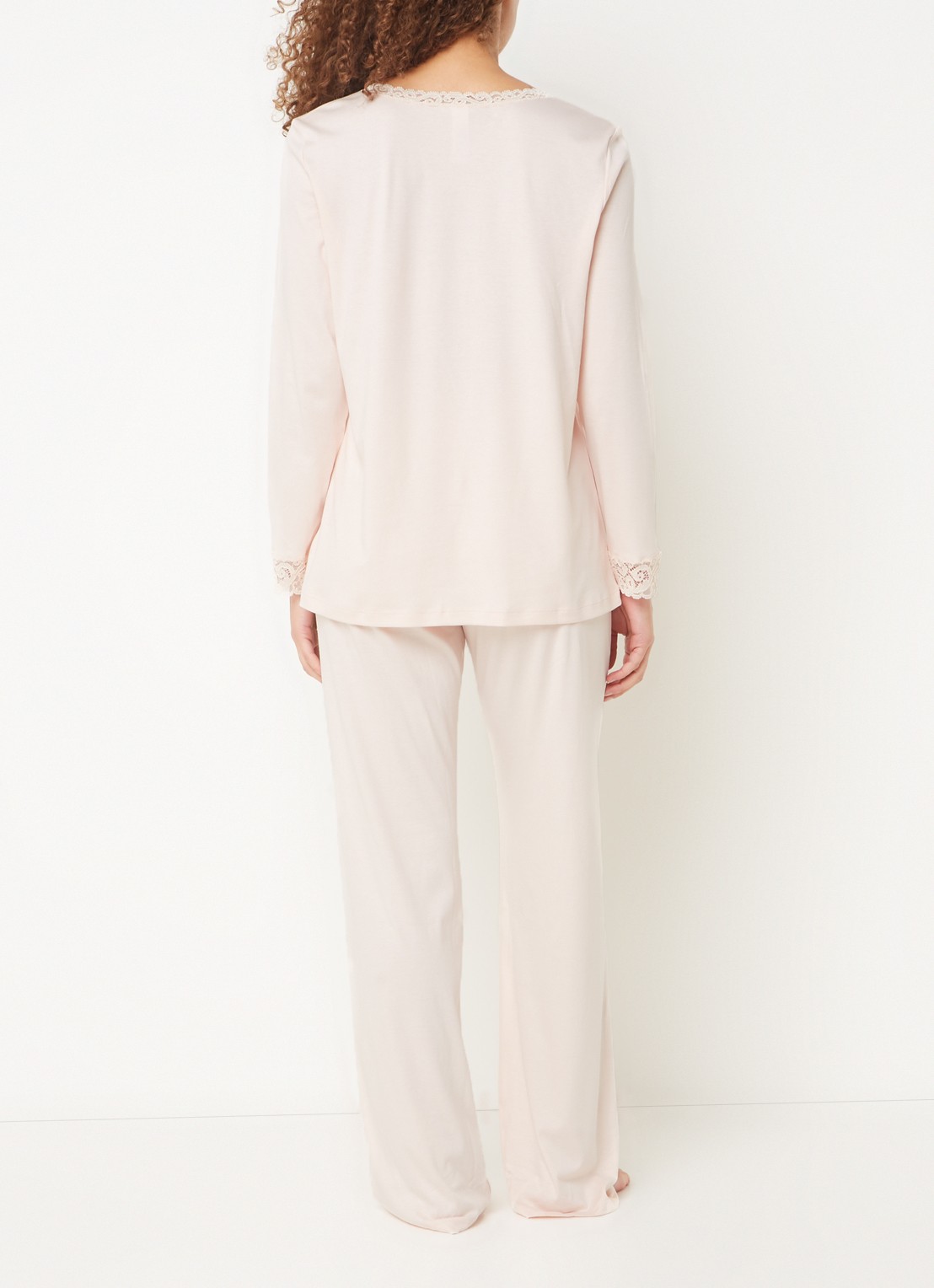 Hanro Moments pyjamaset met details van kant - achterkant lichtroze