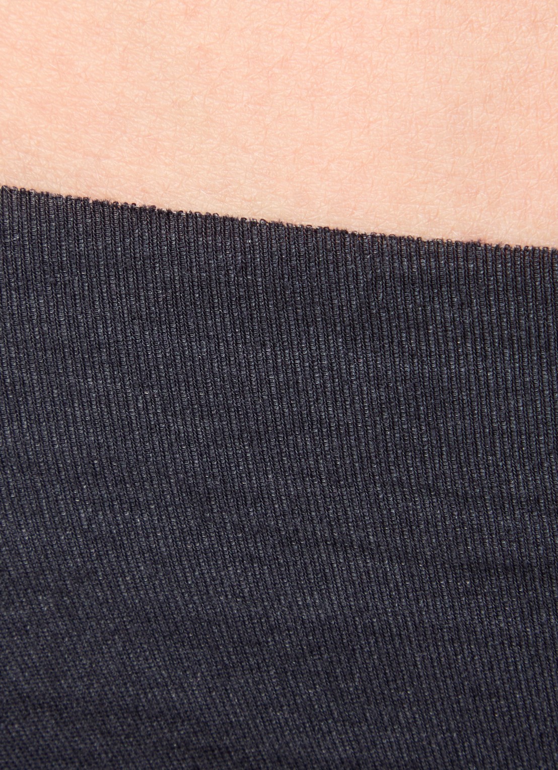 Hanro Naadloze string - detail 4 zwart