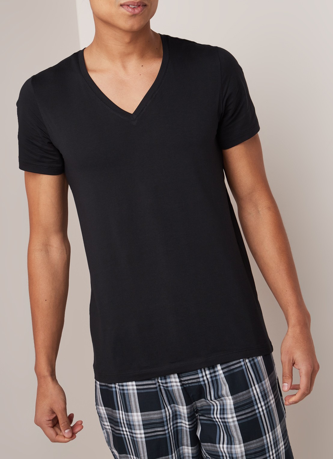Hanro Pyjama T-shirt met V-hals - detail 2 zwart