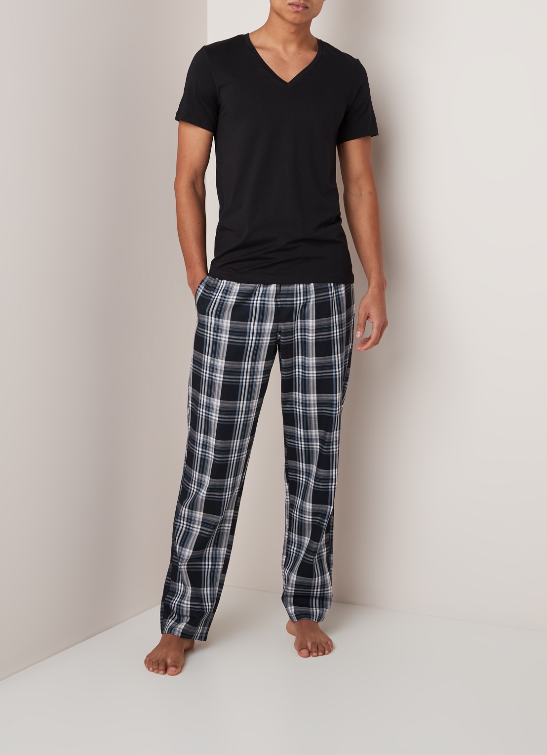 Hanro Pyjama T-shirt met V-hals - voorkant 4 zwart