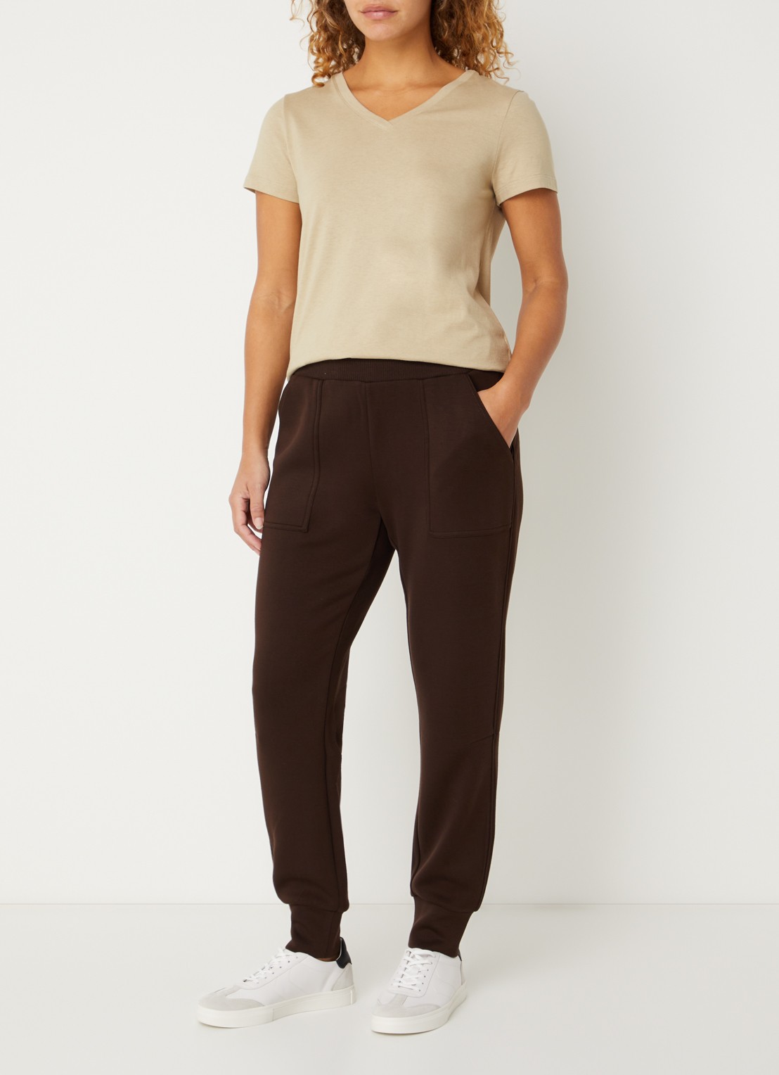 Hanro Pyjamatop met V-hals - voorkant 2 khaki