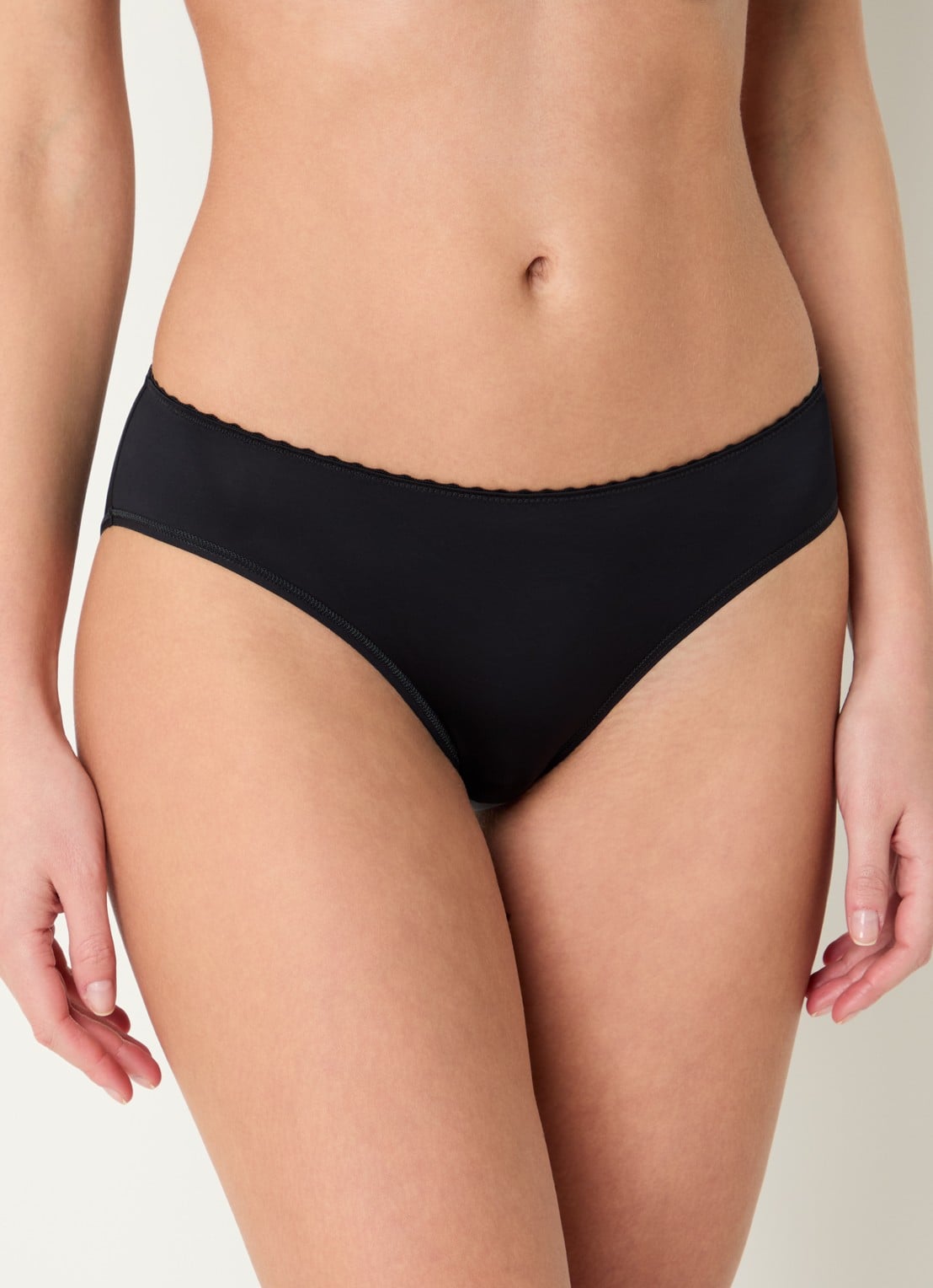 Hanro Satin Deluxe slip - detail 2 zwart