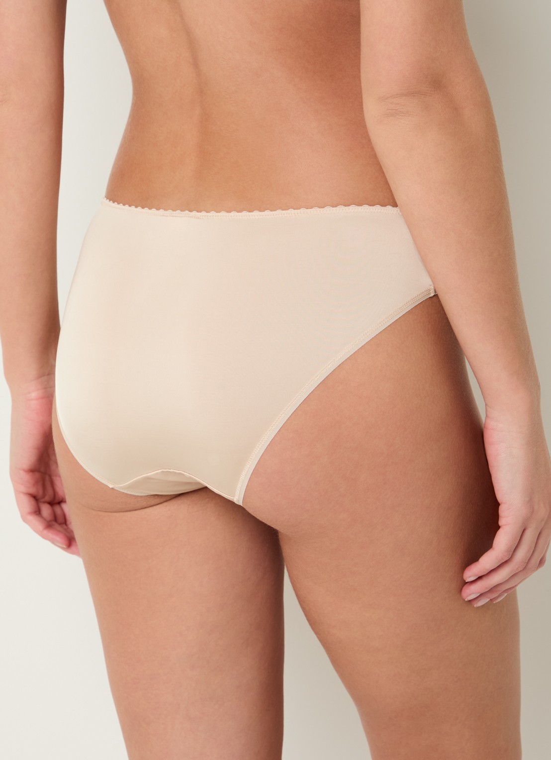 Hanro Satin Deluxe slip - achterkant 4 naturel