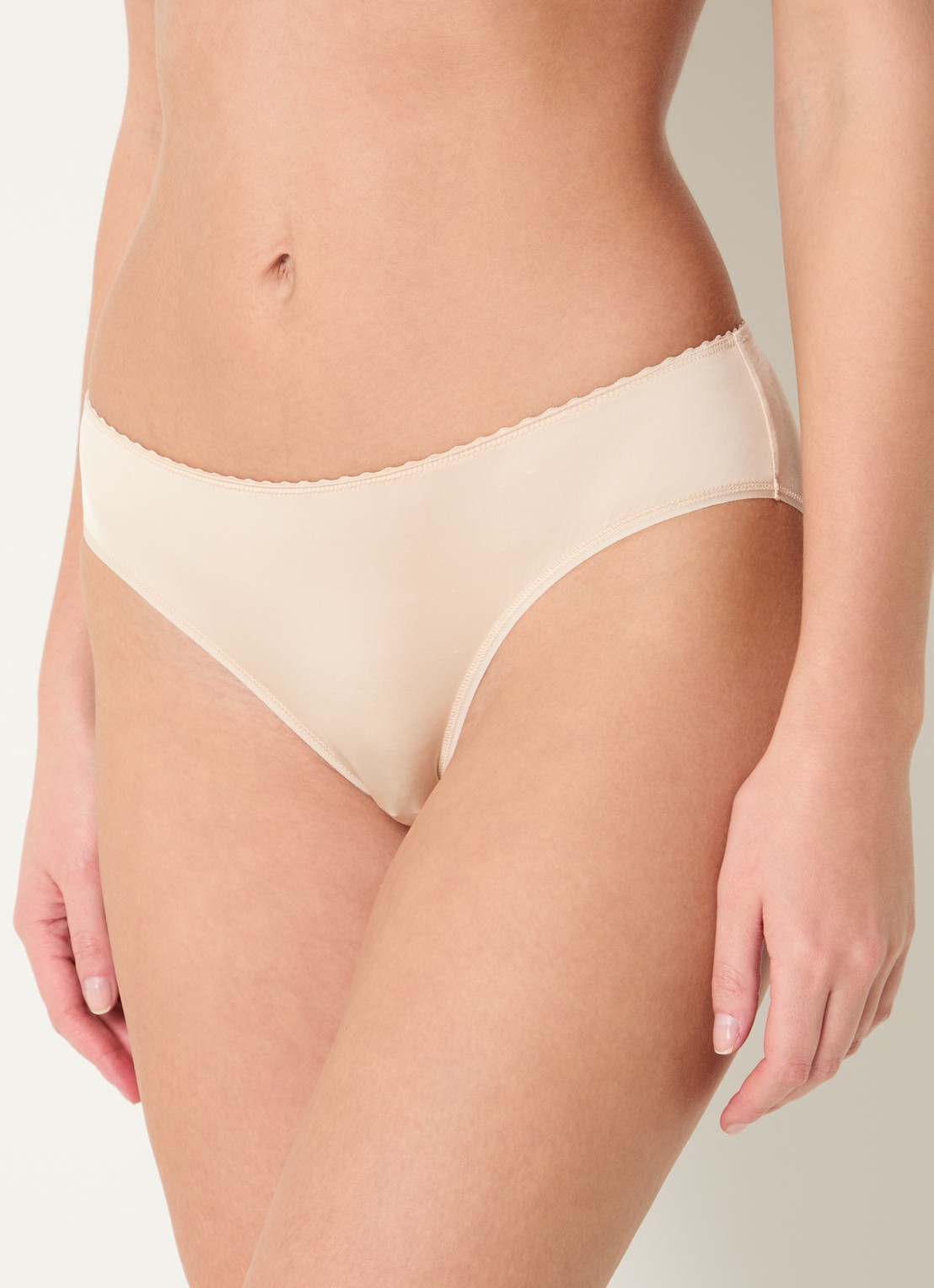 Hanro Satin Deluxe slip - detail 2 naturel