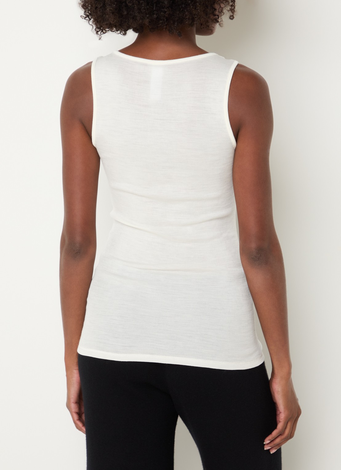Hanro Singlet in zijdeblend met details van kant - achterkant 2 gebroken wit