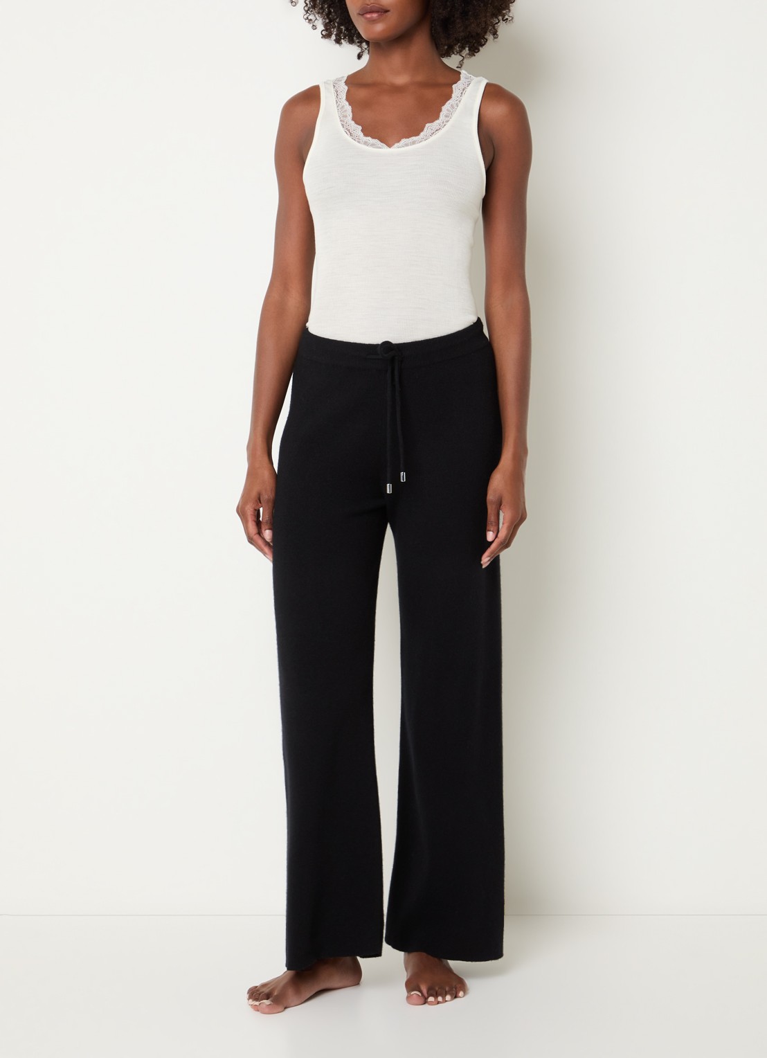 Hanro Singlet in zijdeblend met details van kant - voorkant 4 gebroken wit