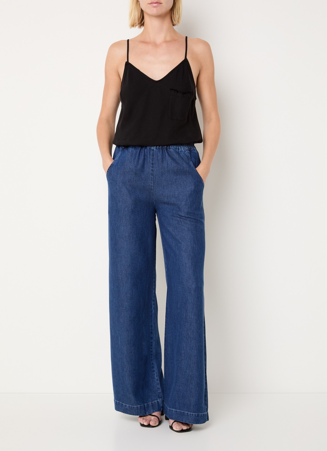 Harper high waist wide leg jeans  met elastische band en steekzakken - voorkant 3 indigo