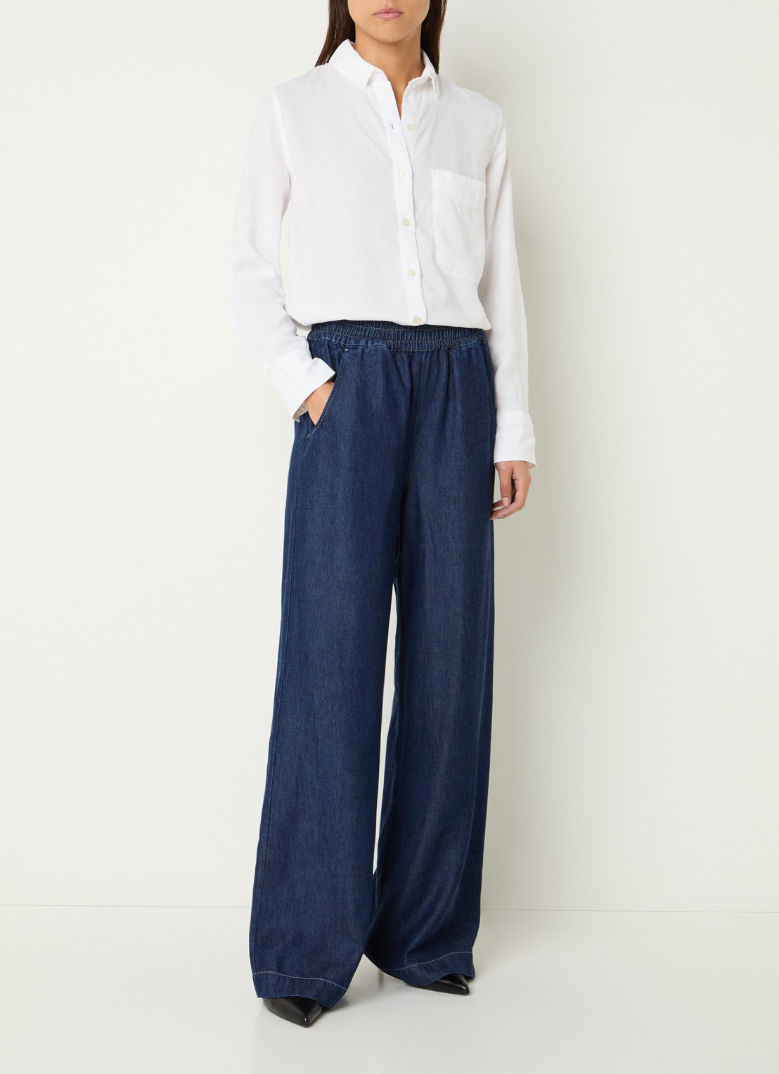 Harper high waist wide leg jeans  met elastische band en steekzakken - voorkant 3 donkerblauw