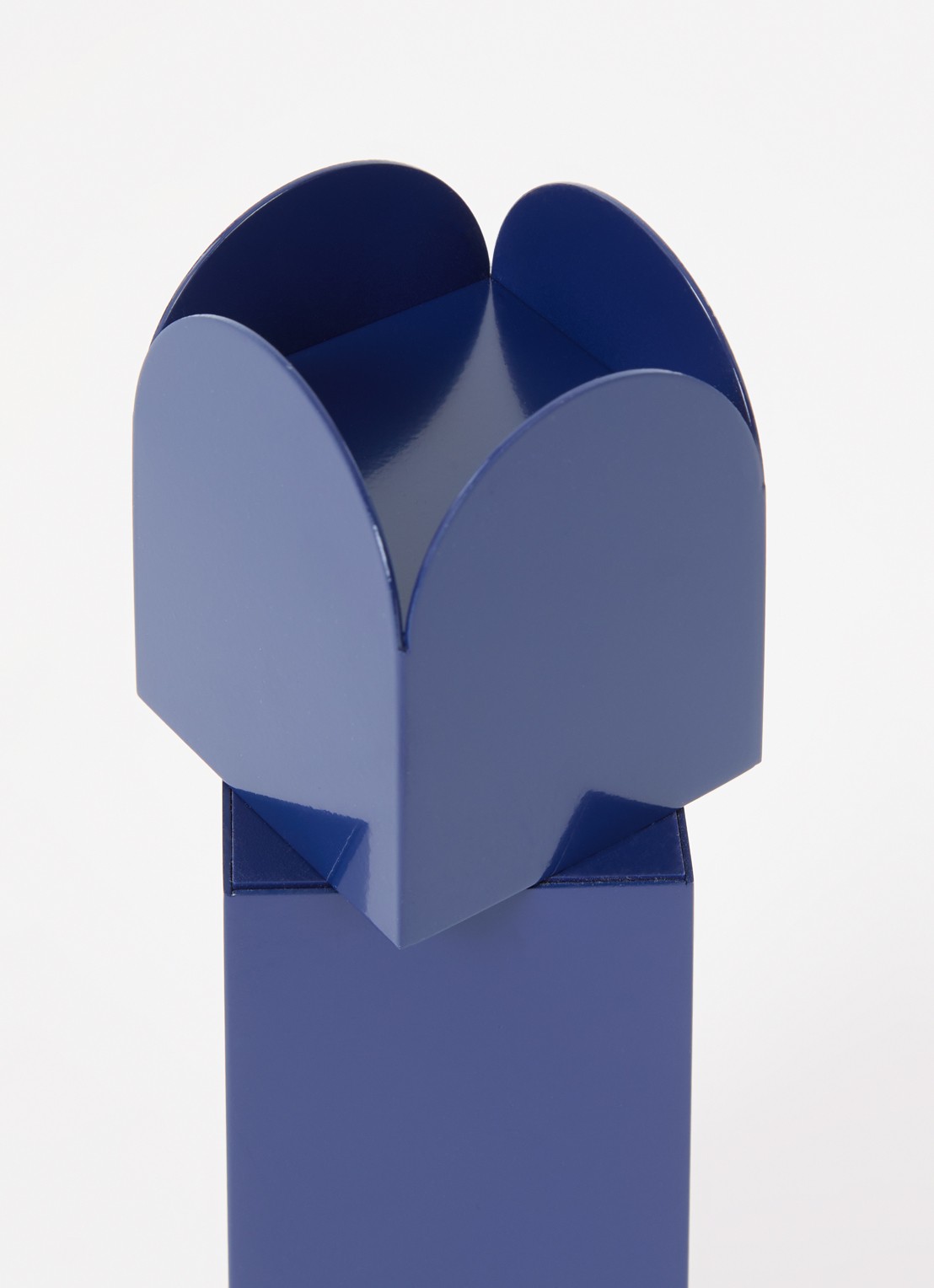 Hay Arcs zout & pepermolen 17,2 cm - voorkant 2 donkerblauw