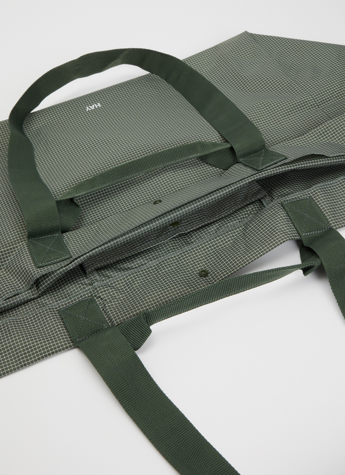 Hay Grid L shopper met ruitdessin en water afstotende coating - detail 3 donkergroen