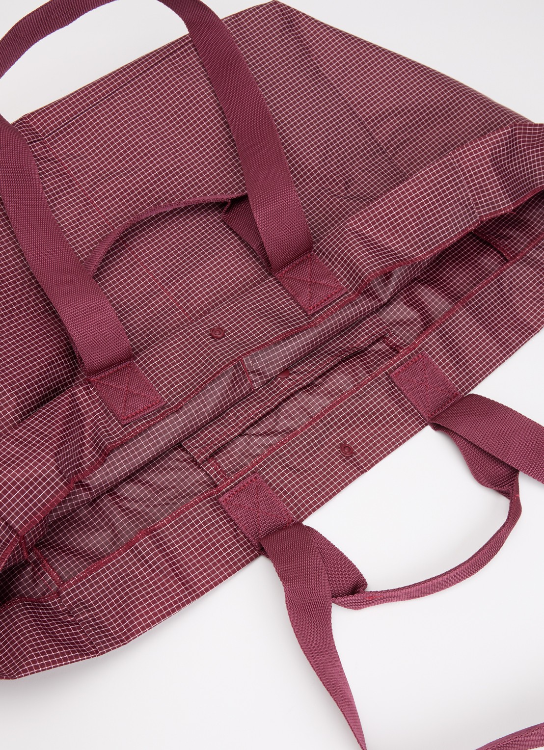 Hay Grid M shopper met ruitdessin en waterafstotende coating - detail 2 bordeauxrood