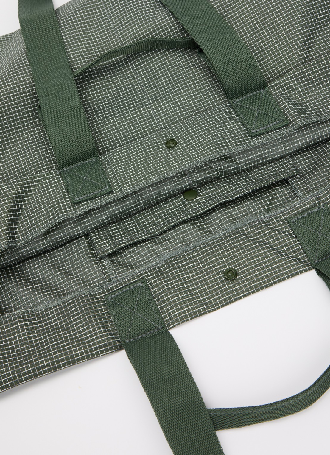 Hay Grid M shopper met ruitdessin en waterafstotende coating - detail donkergroen