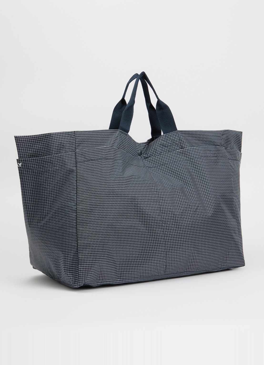Hay Grid M weekendtas met ruitdessin - achterkant 5 donkerblauw